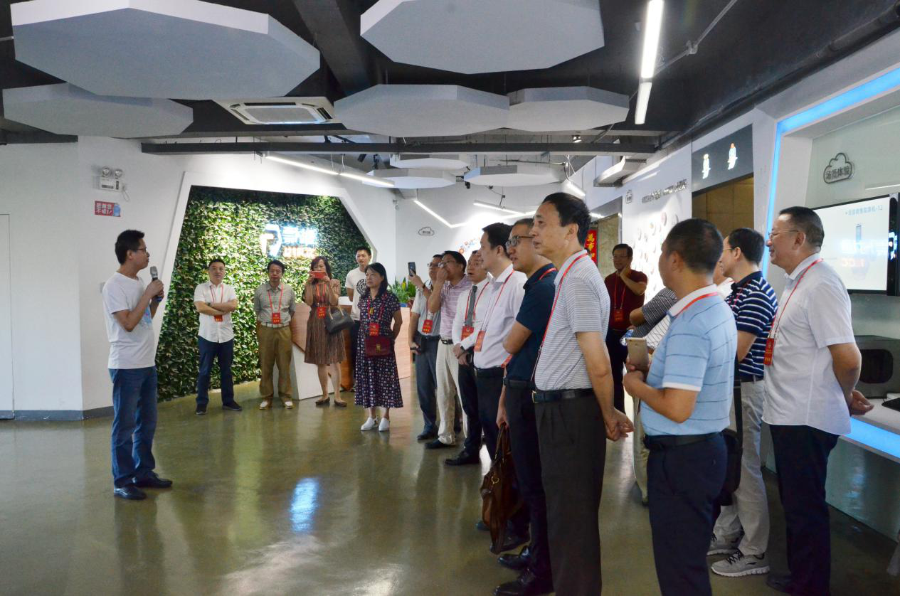 鼓樓區政協常委會視察平臺經濟企業