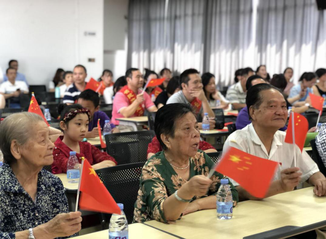 憶往昔崢嶸歲月 唱今朝時代贊歌