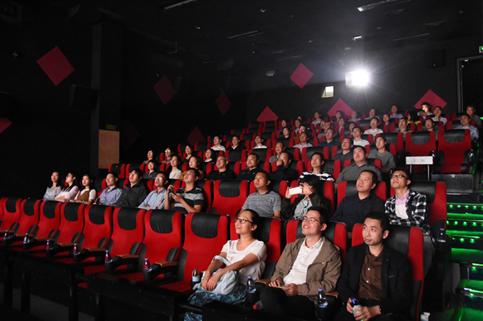 我區(qū)組織黨員干部觀看電影《我的我的祖國(guó)》