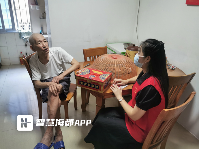 【網(wǎng)絡(luò)中國(guó)節(jié)?中秋】情暖中秋！福州一社區(qū)為老人送去了核酸預(yù)登記牌