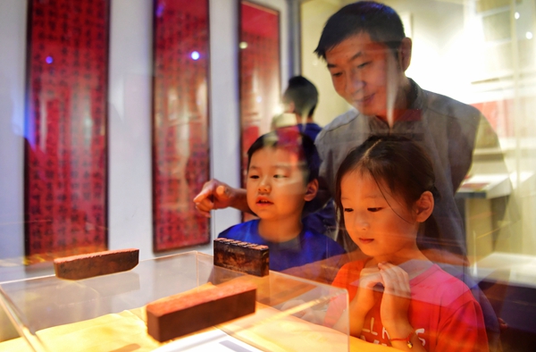 60件印花稅票文物亮相榕城　展覽持續至9月15日