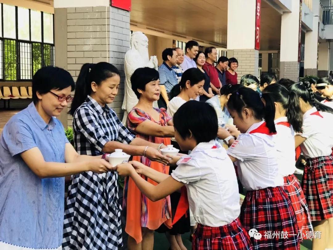 鼓一小舉行紀(jì)念孔子誕辰2569年暨孔子像落成活動