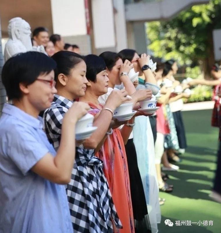 鼓一小舉行紀(jì)念孔子誕辰2569年暨孔子像落成活動